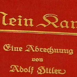 «Mein Kampf» vendu aux enchères - Un Russe a déboursé presque 32'000 francs pour acquérir aux enchères un exemplaire de "Mein Kampf" dédicacé par Hitler.