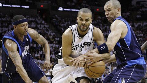 Tony Parker (au centre) a inscrit la bagatelle de 38 points.