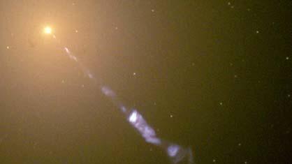 Radio-galaxie M 87 en lumière visible
