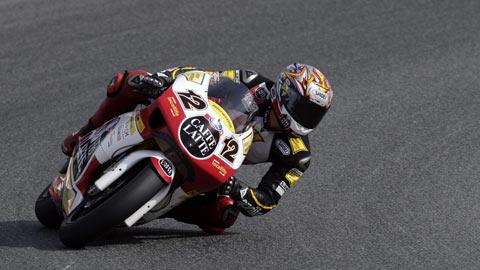 Thomas Lüthi dans ses oeuvres sur le circuit de Montmelo.