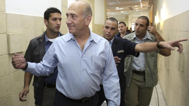 Ehud Olmert s'est présenté confiant devant la Cour de district de Jérusalem.