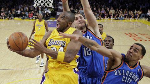 Kobe Bryant (ici à la lutte avec Sefolosha) a inscrit 40 points.