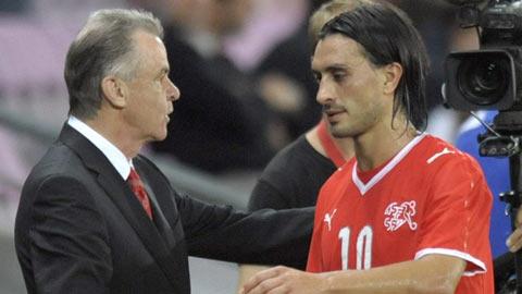 Hakan Yakin a retrouvé grâce aux yeux d'Ottmar Hitzfeld.