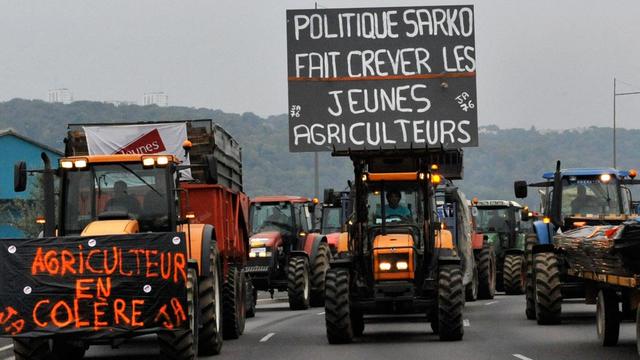 Les agriculteurs ont bloqué certaines autoroutes à grand renfort de tracteurs