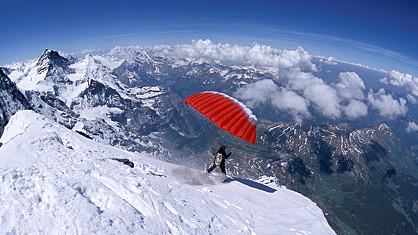 Le speedflying est un sport à sensations fortes, mais dangereux (photographe: Thomas Ulrich).