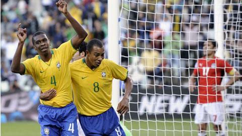 Le Brésil, avec Juan et Silva, a tremblé avant de fêter la victoire.