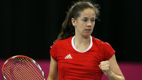 Schnyder file vers la victoire en remportant 7-0 le tie-break du 1er set.