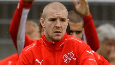 Senderos a évolué quatre fois avec le Milan AC en 2009.