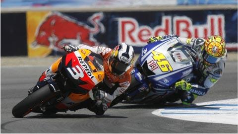 Pedrosa, ici devant Rossi, a mené de bout en bout.