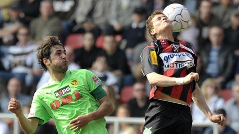 Geiger (à dr.) et Xamax se sont écroulés face à Raimondi et YB.