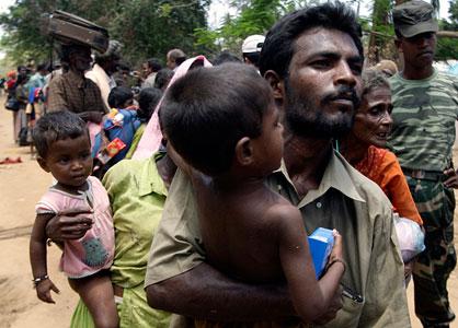 Au Sri Lanka, 50'000 civils sont pris au piège dans les combats.
