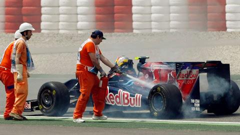 La voiture de Buemi a pris feu.