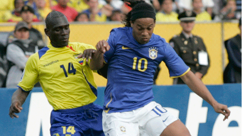 Le Brésil de Ronaldinho (à droite) a souffert à Quito.