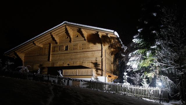 Le cinéaste sera assigné à résidence dans son chalet.