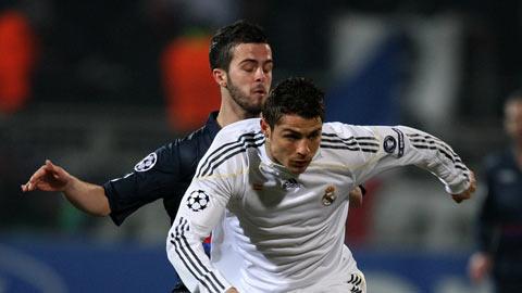 Cristiano Ronaldo devance l'autre buteur du match, Miralem Pjanic.