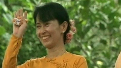 L'appel de Suu Kyi rejeté - En Birmanie, la Cour suprême a rejeté sans surprise l'appel de Aung San Suu Kyi contre sa condamnation à 14 ans de résidence surveillée.
