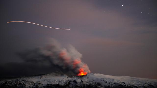 L'activité du volcan s'est intensifiée au point qu'il a fallu évacuer des personnes en Islande.