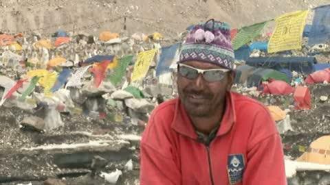 Sherpas, les vrais héros de l'Everest: Au sommet (3/3)