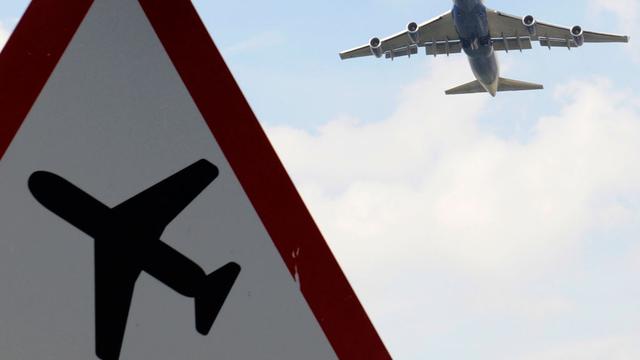 Seuls les appareils ayant décollé de Grande-Bretagne ou d'Europe auront le droit mardi de survoler l'espace aérien irlandais.