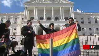 Portugal: le parlement autorise le mariage des couples homosexuels