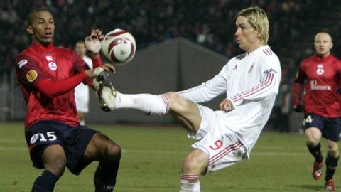 Le "Red" Fernando Torres (en blanc) est resté muet face à Lille.