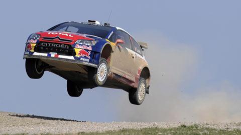 Loeb et sa Citroën C4 s'envolent vers un nouveau succès.