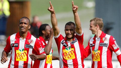 Adailton, Mpenza, Alioui et Obradovic (g. à dr.) exultent après le 3-0.