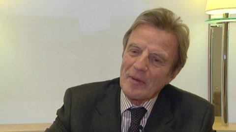 Bernard Kouchner, à propos des relations Suisse-France: "l'argent est un gros problème"