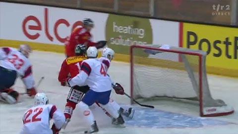 Hockey / Suisse – Norvège (match amical): Monnet et Hirschi marquent coup sur coup et la Suisse mène déjà 2-0 après 6 minutes de jeu.