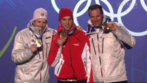JO Vancouver / Ski alpin / Remise des médailles: La 6e médaille d'OR pour l'équipe de Suisse grâce à Carlo Janka
