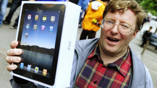 Rob McWhirther s'est rendu au magasin Apple de Zurich pour obtenir la tablette multimédia tactile iPad.