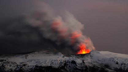 L'activité du volcan s'est intensifiée au point qu'il a fallu évacuer des personnes en Islande.