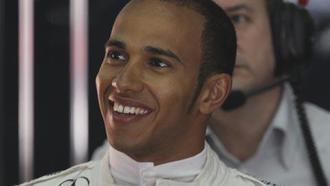 Lewis Hamilton a le sourire après ses succès dans les essais libres.