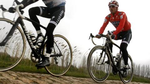 Fabian Cancellara est allé "goûter" du pavé ces derniers jours.