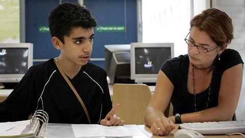 La Ville de Genève veut elle aussi aider les jeunes sans-papiers.