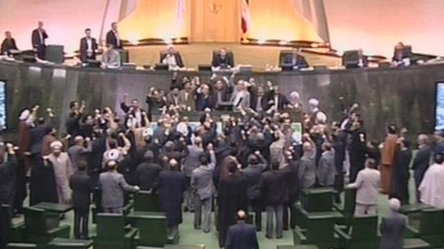 Le Parlement iranien vilipende les opposants