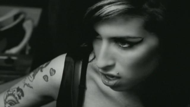 Extraits musicaux: la voix rauqe d'Amy Winehouse De l'énorme tube «Rehab» à un dernier concert raté à Belgrade, Amy Winehouse n'a rien fait comme les autres
