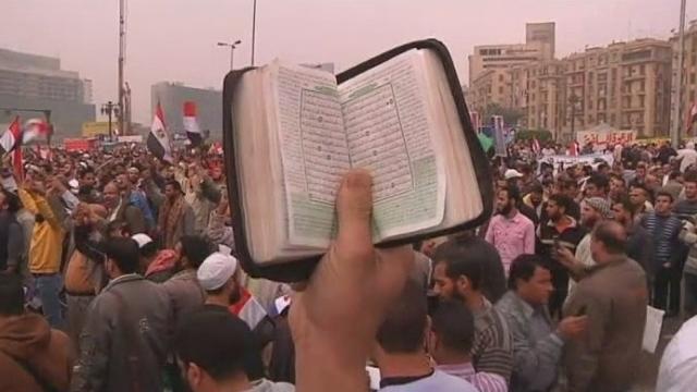 La place Tahrir au Caire envahie par des manifestants