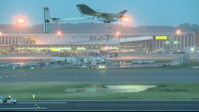 Séquences choisies - Solar Impulse vole vers Paris