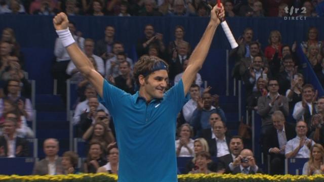 Tennis / Swiss Indoors à Bâle: finale. Roger Federer (SUI) - Kei Nishikori (JAP). Federer sert pour le gain du 5e tournoi bâlois (en 8 finales disputées) à 6-1 5-3