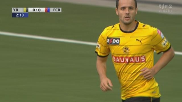 Football, superleague: YB - Bâle. 3e minute, grosse occasion pour l'ancien Xamaxien Raphaël Nuzzolo.