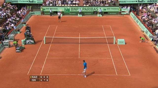 Tennis / Roland Garros (1er tour): John Isner gagne un deuxième tie-break face à Rafael Nadal et mêne deux manches à une (4-6 7-6 7-6)