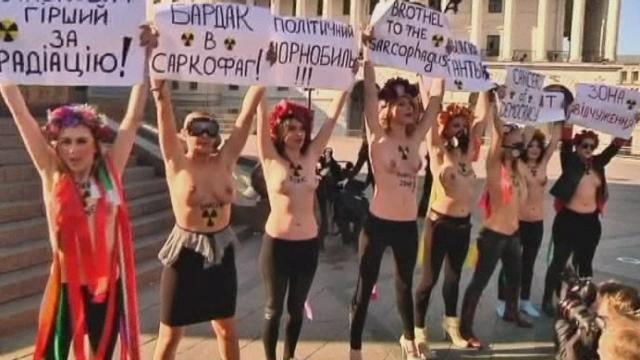 Séquences choisies - Manifestantes dénudées à Kiev