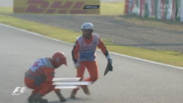 Automobilisme / F1 (GP du Japon) : accrochage Massa - Hamilton (26e tour).  La voiture de sécurité intervient