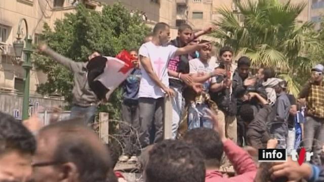 Egypte: deux mois après le départ de Moubarak, des jeunes occupent à nouveau la place Tahir