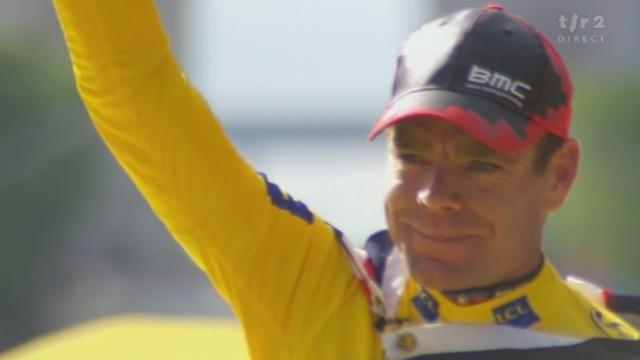 Cyclisme / Tour de France (21e et dernière étape): le podium du Tour. 1. Cadel Evans/AUS, 2. Andy Schleck/LUX, 3. Fränck Schleck/LUX