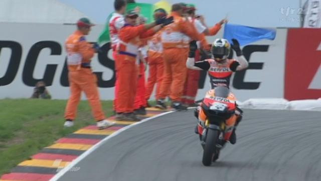 Moto, GP Allemagne/motogp: Pedrosa s'impose, chaude lutte entre Lorenzo et Stoner pour la 2e place. L'Espagnol passe dans les derniers mètres avant l'arrivée.