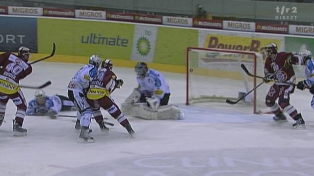 Hockey (LNA): Genève-Servette - Fribourg-Gottéron. A quelques secondes de la fin du 2e tiers, les Servettiens reprennent l'avantage par Daniel Rubin (40e/2-1)