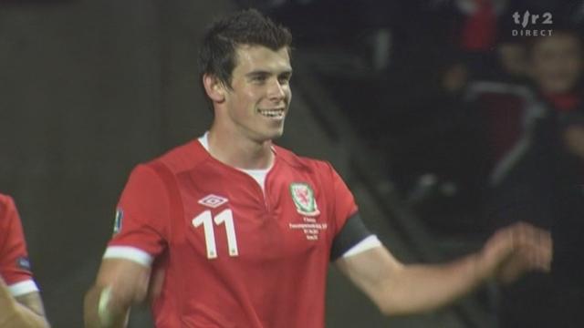 Football / Euro 2012 (éliminatoires): Pays de Galles - Suisse.  Le coup de grâce par Bale (2-0).  C'est Inler qui avait perdu le ballon à mi-terrain. Bale, grande classe, ne laisse aucune chance à Benaglio pas loin (60e)