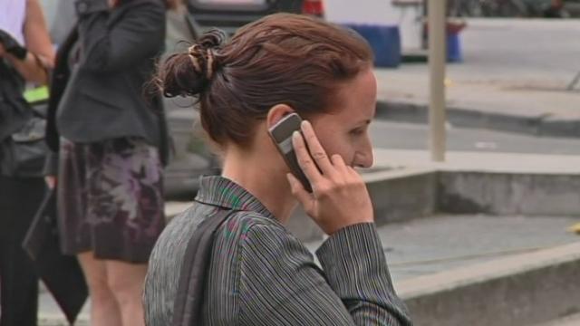 Téléphones mobiles: Bruxelles s'attaque au roaming